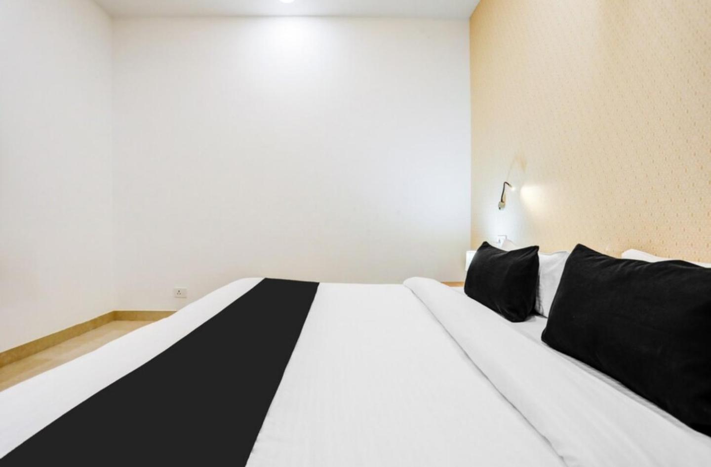 The Grand Blue Hotel 大诺伊达 外观 照片