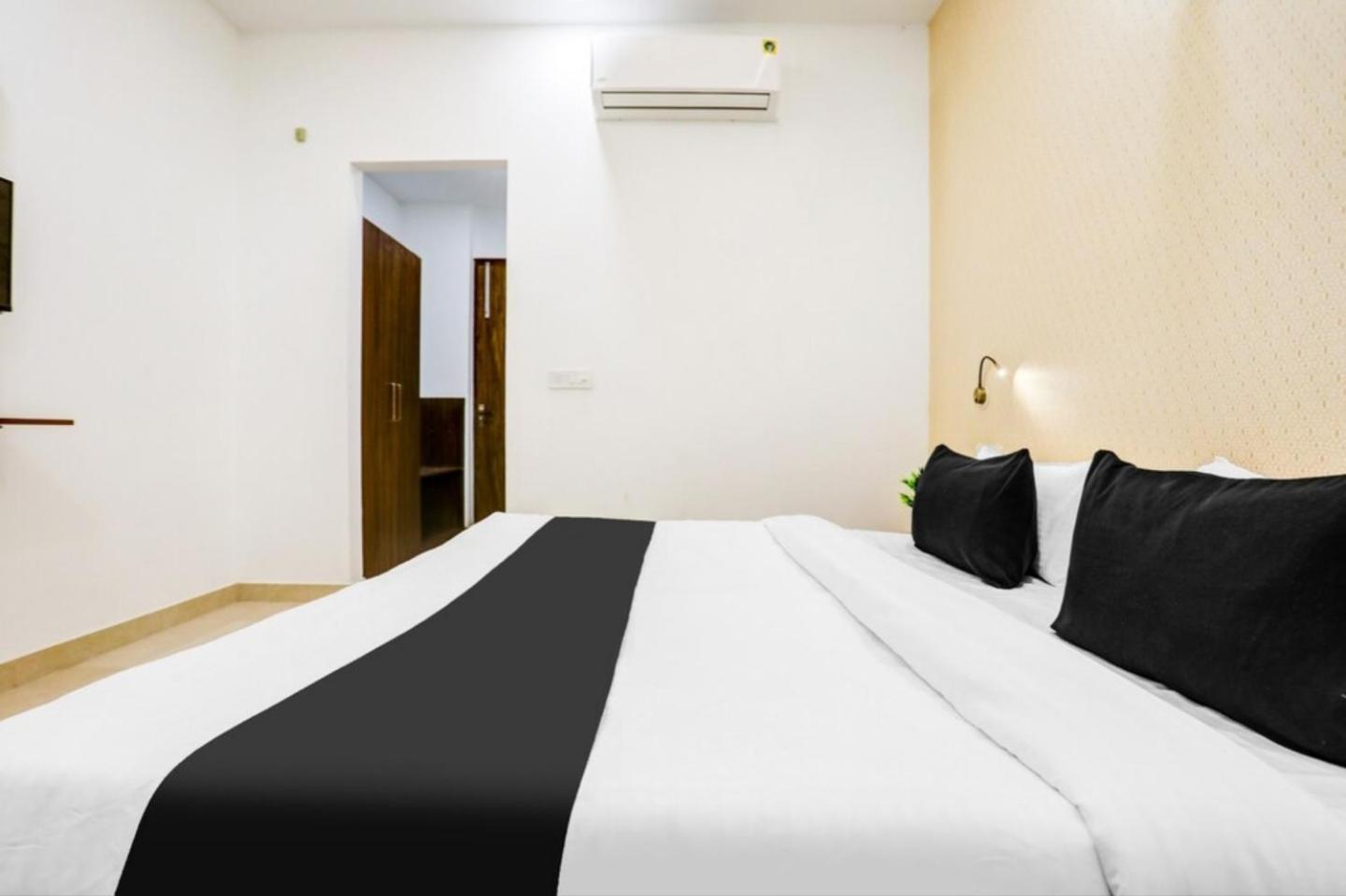 The Grand Blue Hotel 大诺伊达 外观 照片