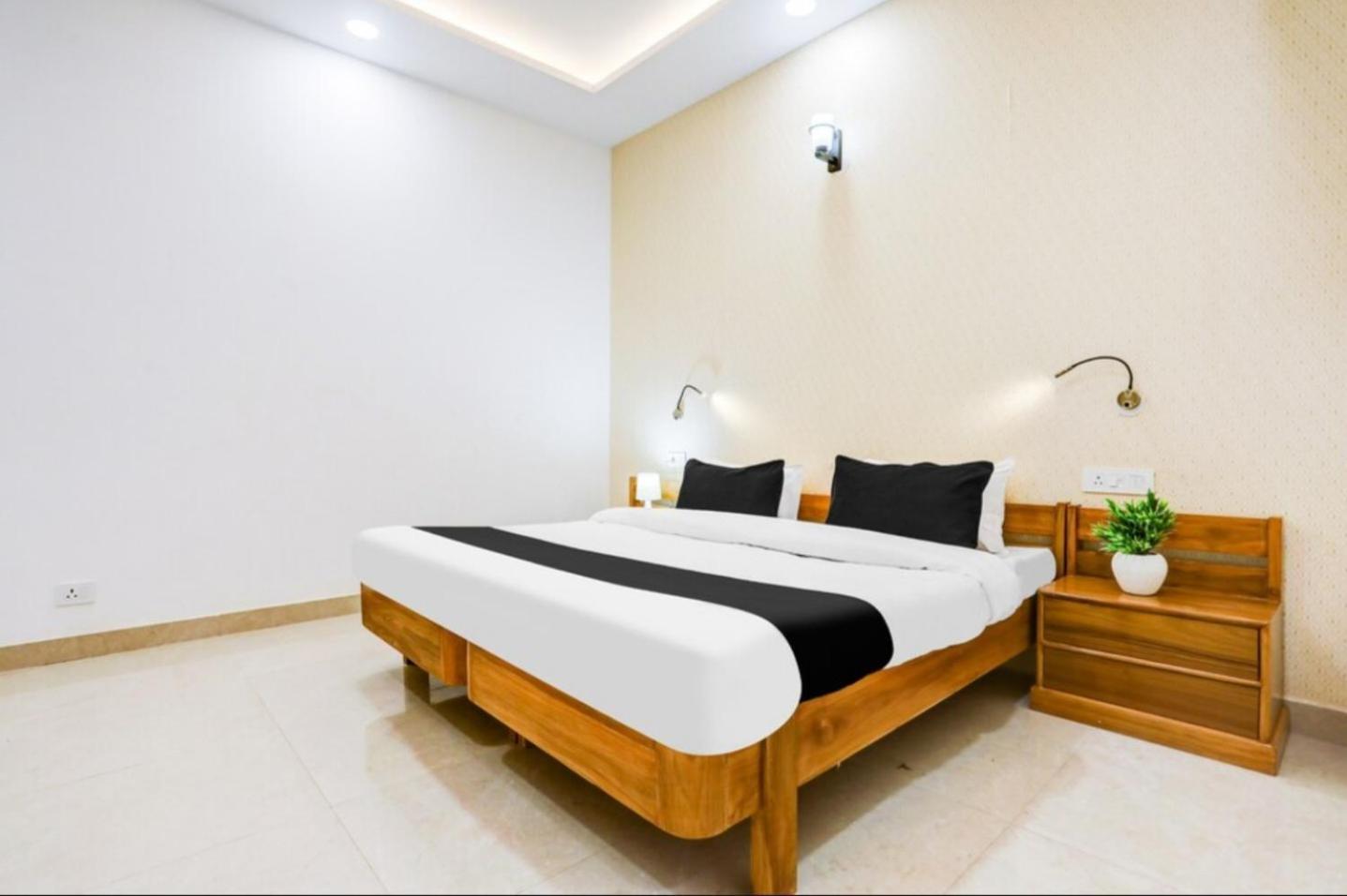 The Grand Blue Hotel 大诺伊达 外观 照片