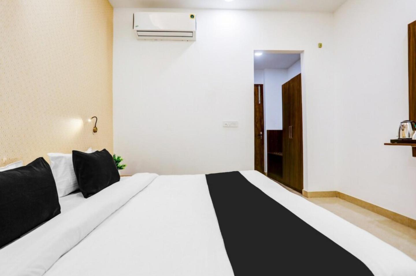 The Grand Blue Hotel 大诺伊达 外观 照片